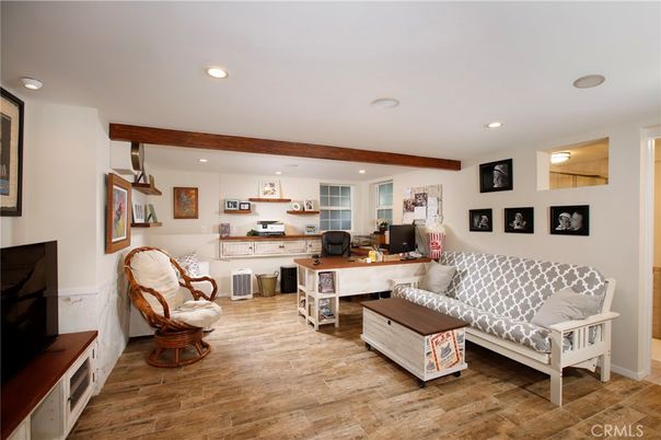 Interior, Recessed Lighting, Wood Texture Flooring