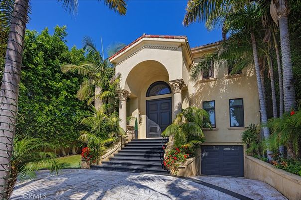 Attached, Exterior, Facade, Mediterranean