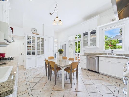 Dining room, Interior, Kitchen, Pendant Lights, Recessed Lighting, Stainless Steel Appliances