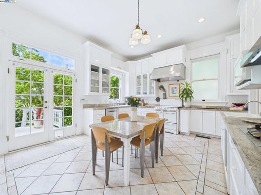Dining room, Interior, Kitchen, Pendant Lights, Recessed Lighting, Stainless Steel Appliances