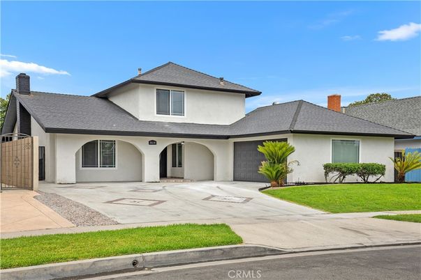 Attached, Exterior, Facade, Ranch