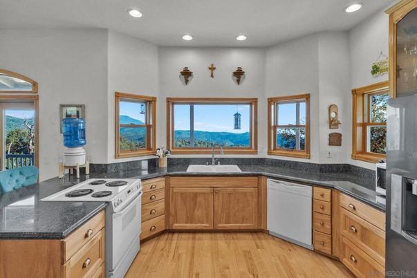 Interior, Kitchen, Recessed Lighting, Water, Wood Texture Flooring