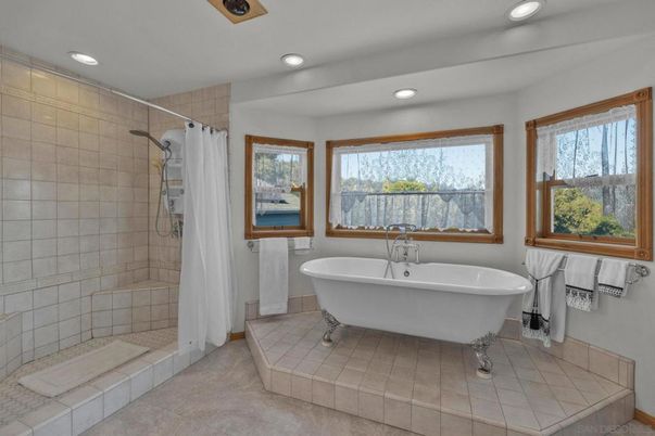 Bathroom, Free Standing Baths, Interior, Recessed Lighting