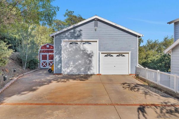 Detached Garage, Exterior