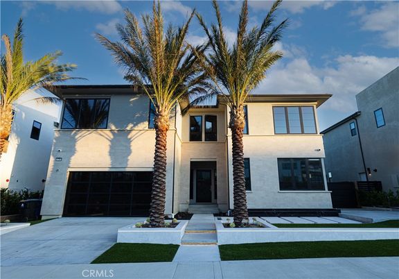 Attached, Exterior, Facade, Modern