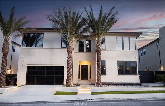 Attached, Exterior, Facade, Modern
