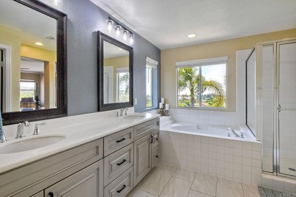 Bathroom, Dual Sink Vanities, Interior, Recessed Lighting