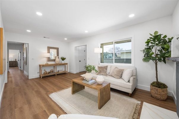 Interior, Living room, Recessed Lighting, Wood Texture Flooring