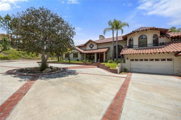 Attached, Exterior, Facade, Mediterranean