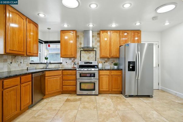 Interior, Kitchen, Pendant Lights, Recessed Lighting, Stainless Steel Appliances