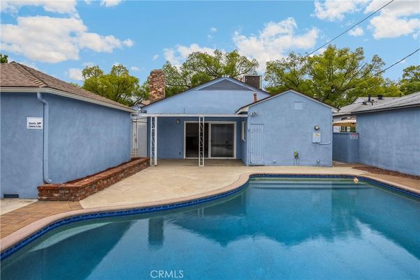 Exterior, Pool