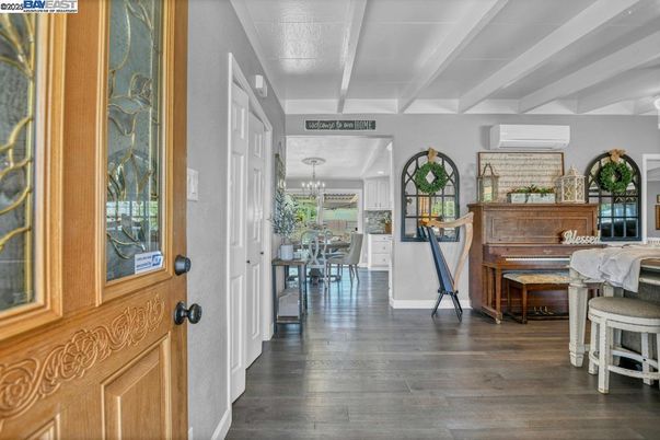 Chandelier, Dining room, Interior, Piano, Wood Texture Flooring