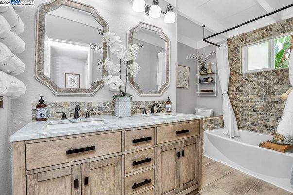 Bathroom, Dual Sink Vanities, Interior