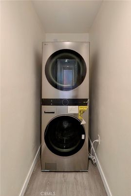 Interior, Utility Closets, Washer, Wood Texture Flooring