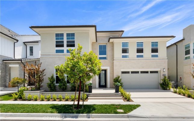 Attached, Exterior, Facade, Mediterranean