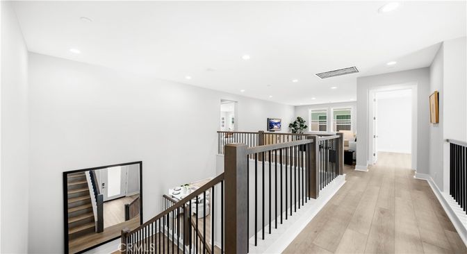 Interior, Recessed Lighting, Wood Texture Flooring