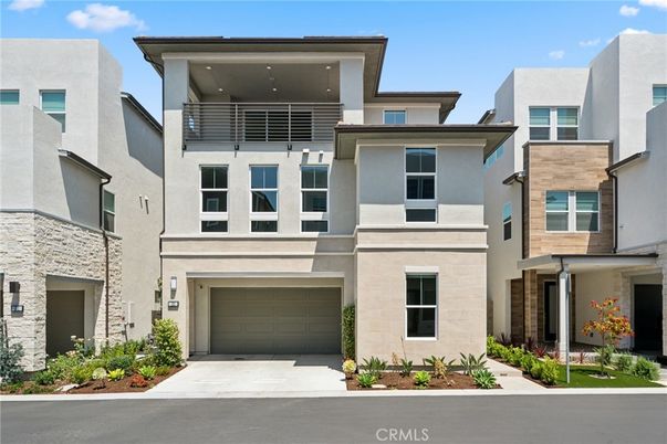 Attached, Exterior, Facade, Modern