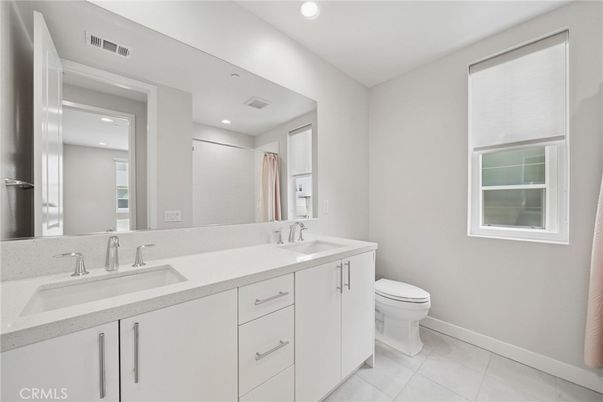 Bathroom, Dual Sink Vanities, Interior, Recessed Lighting
