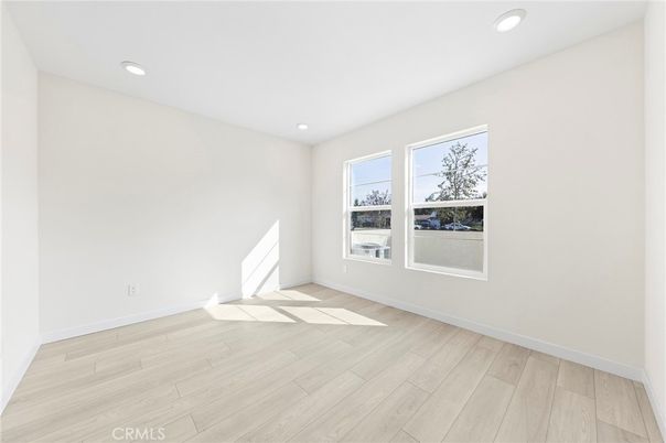 Empty room, Interior, Recessed Lighting, Wood Texture Flooring