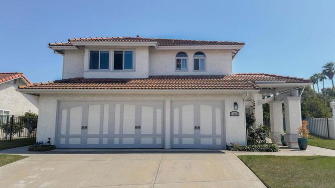 Attached, Exterior, Facade, Mediterranean