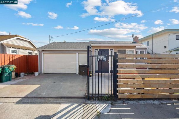 Detached Garage, Exterior