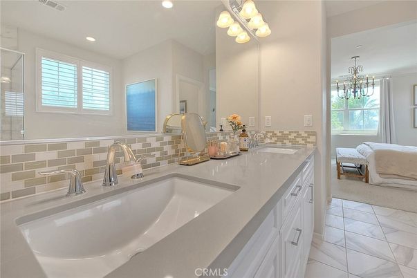 Bathroom, Dual Sink Vanities, Interior, Recessed Lighting