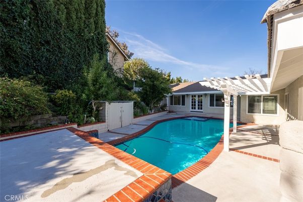Exterior, Pool
