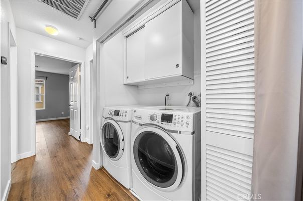 Interior, Utility Closets, Washer, Wood Texture Flooring