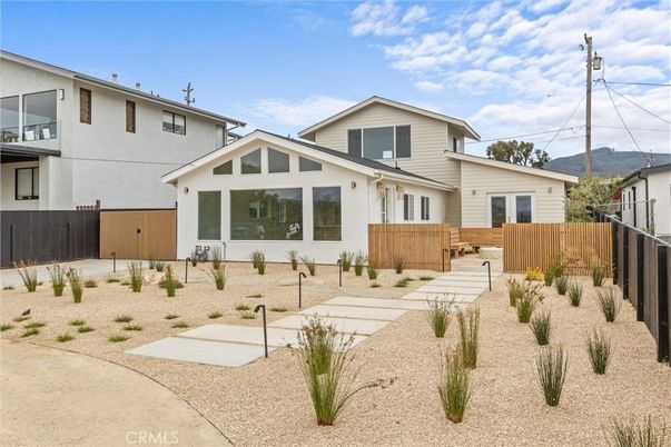 Exterior, Facade, Farmhouse