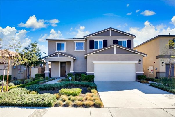 Attached, Exterior, Facade, American Craftsman
