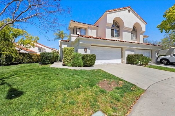 Attached, Exterior, Facade, Mediterranean