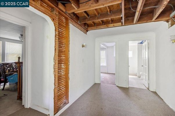 Empty room, Interior, Wooden Beams, Wooden Ceilings