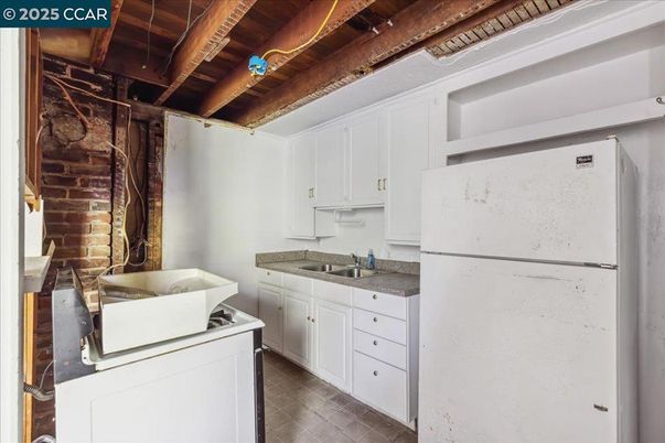 Interior, Kitchen, Stone Walls, Washer