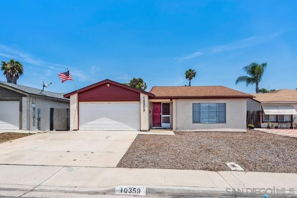 Attached, Exterior, Facade, Ranch