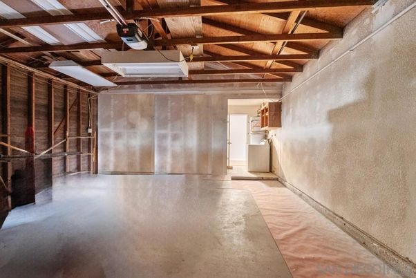 Garage, Interior, Wooden Beams