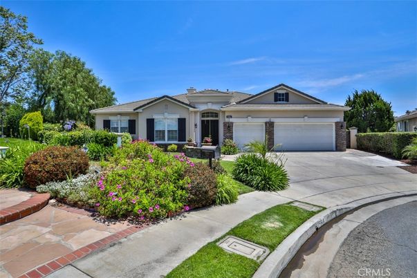 Attached, Exterior, Facade, Ranch