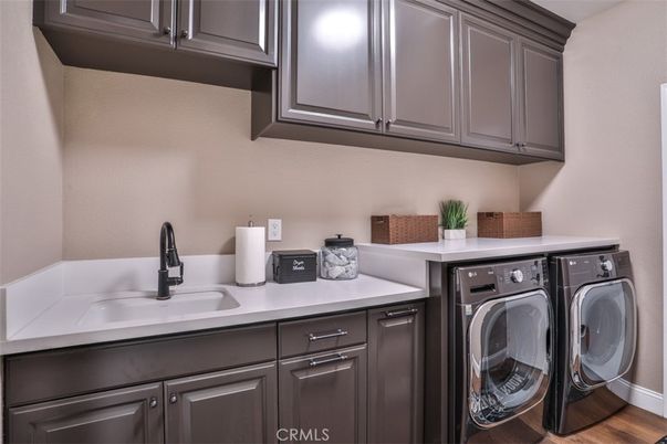 Interior, Washer, Wood Texture Flooring