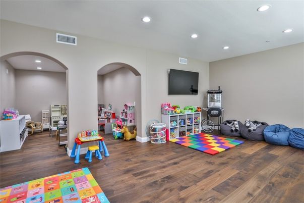 Interior, Recessed Lighting, Wood Texture Flooring