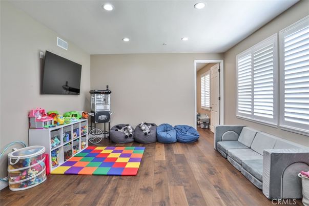 Interior, Recessed Lighting, Wood Texture Flooring