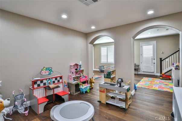 Interior, Recessed Lighting, Wood Texture Flooring