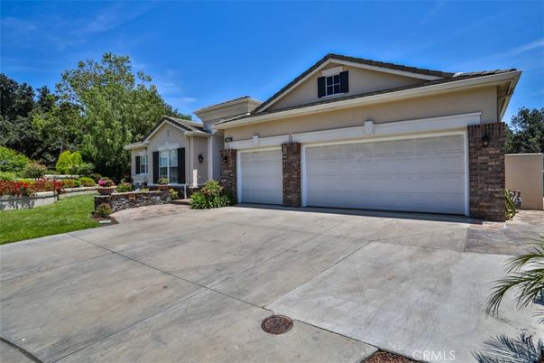 Attached, Exterior, Facade, American Craftsman