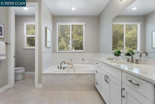 Bathroom, Dual Sink Vanities, Interior, Recessed Lighting
