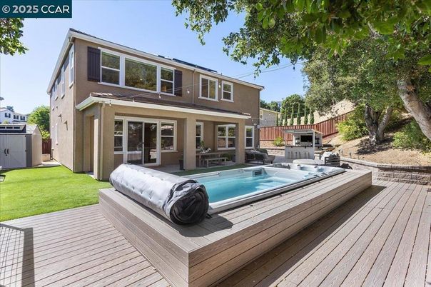 Backyard, Exterior, Hot Tub