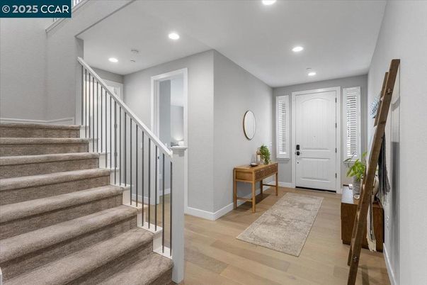 Interior, Recessed Lighting, Wood Texture Flooring