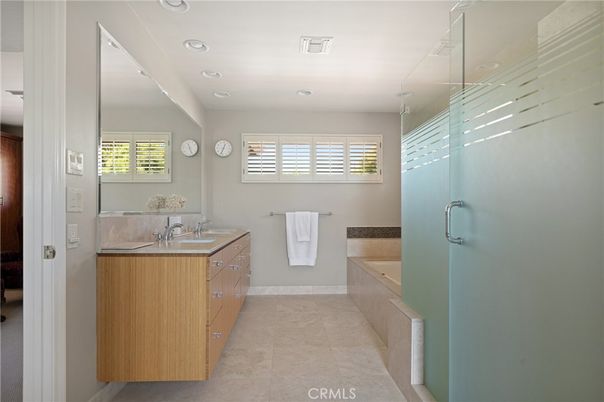 Bathroom, Dual Sink Vanities, Interior, Recessed Lighting