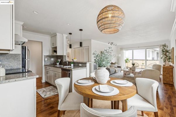 Dining room, Interior, Kitchen, Pendant Lights, Recessed Lighting, Wood Texture Flooring