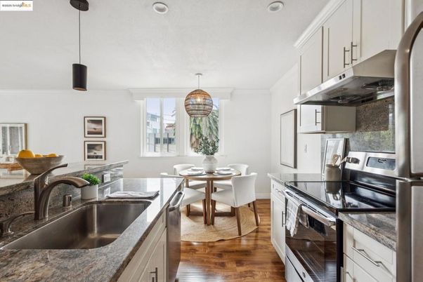 Dining room, Interior, Kitchen, Pendant Lights, Recessed Lighting, Wood Texture Flooring