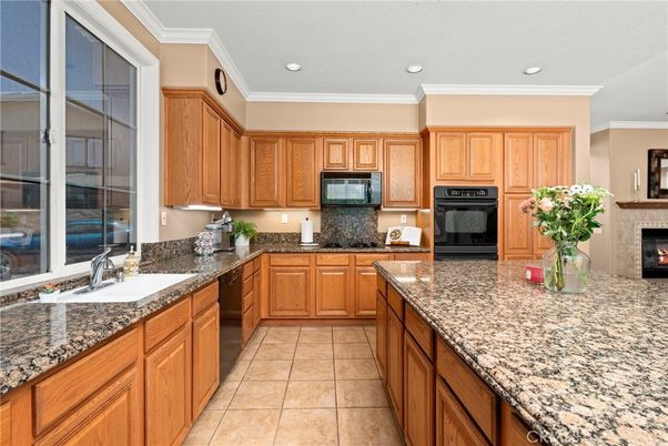 Fireplace, Interior, Kitchen, Recessed Lighting