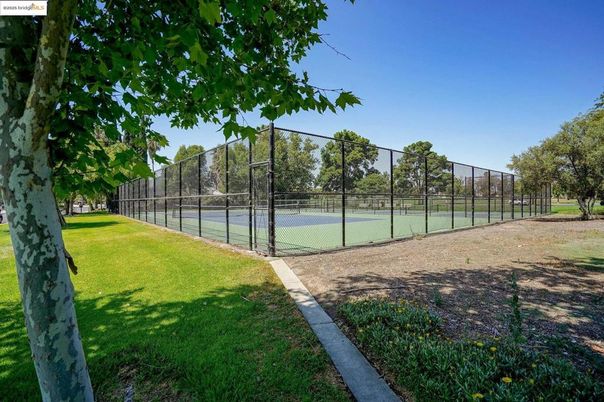 Exterior, Tennis Courts
