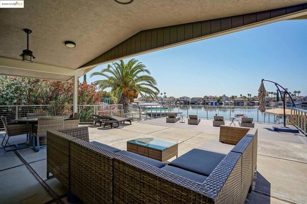 Exterior, Pool, Water